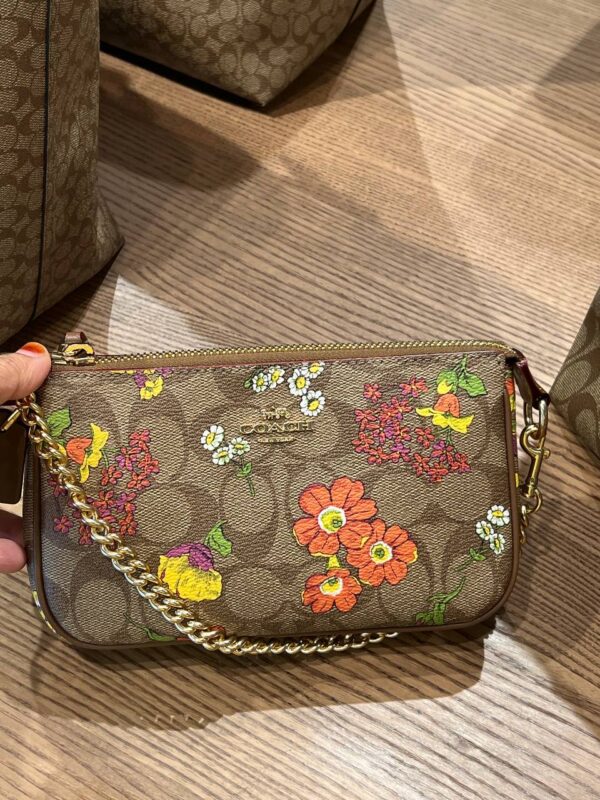 Coach Nolita 19